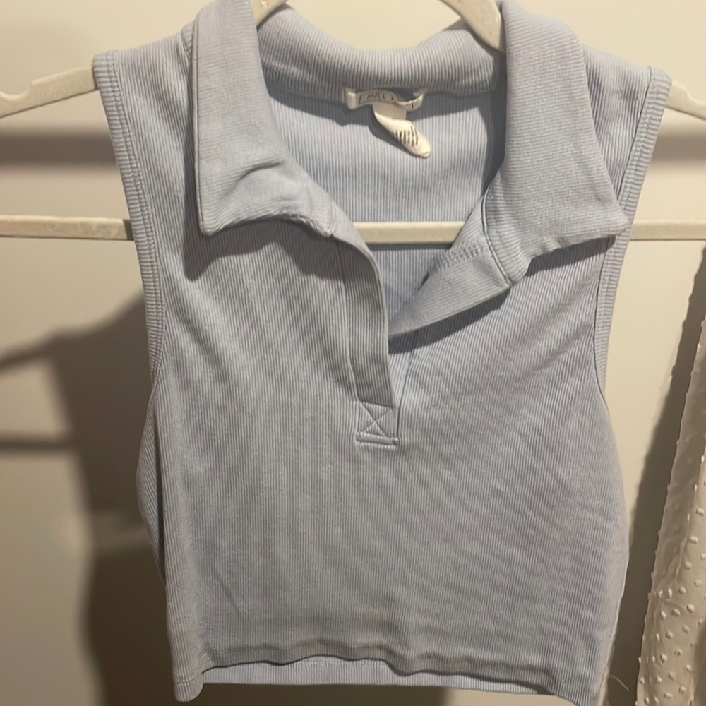 Women’s collared crop top